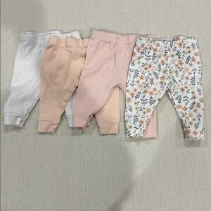 Set of 4 pants in pastel pinks, white and floral pattern.
Perfect condition
